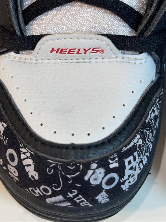 Heelys Ninja Men\'s Size 8 Shoes Black White Red w/ Wheels ,Tool, Plugs, Box